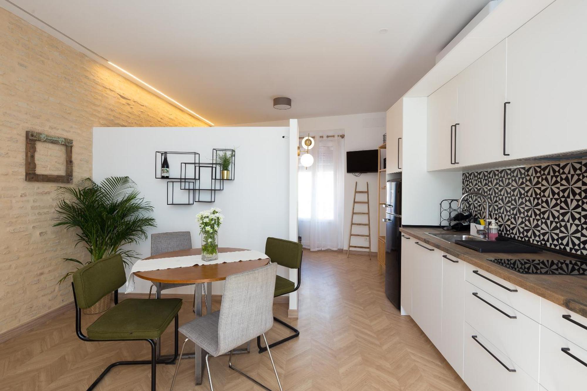 Center Apartment Fully Eqquiped Opcional Breakfast Sevilla Bagian luar foto